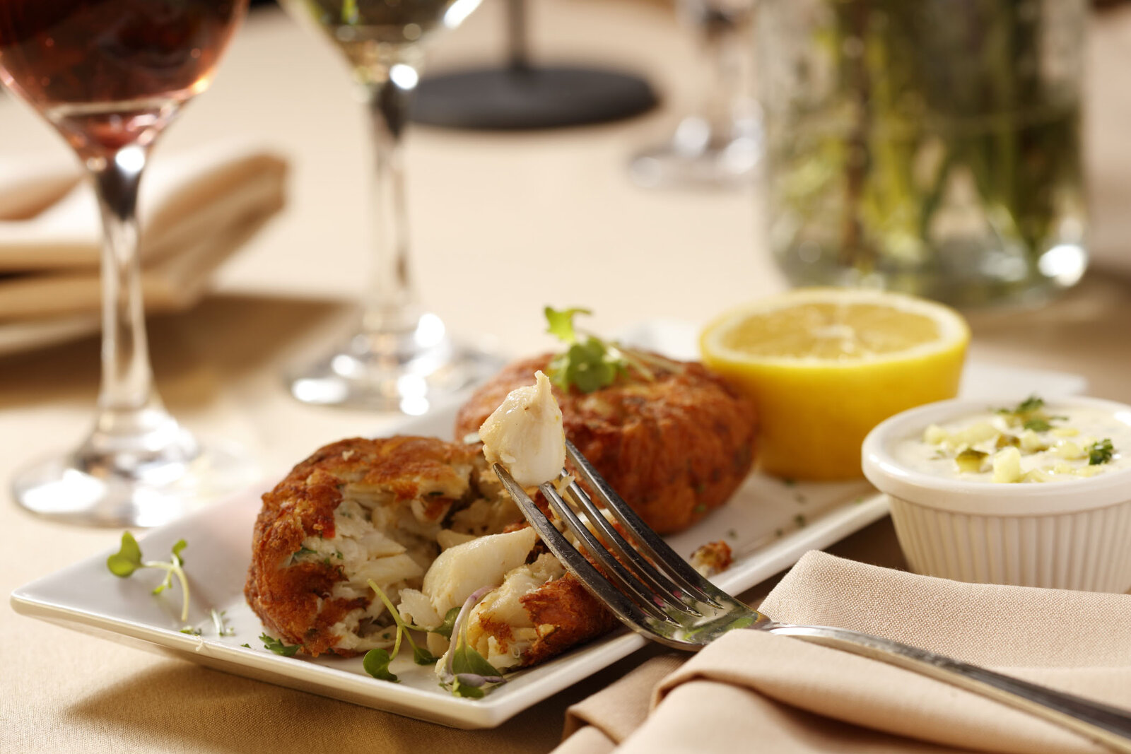 Maryland crab cake with rosé wine and lemon
